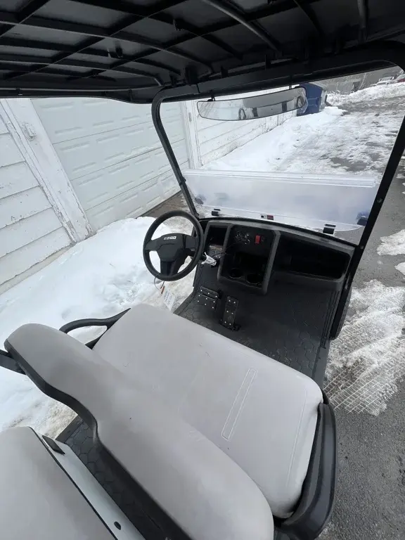 2026 E-Z-GO Express thumb 4