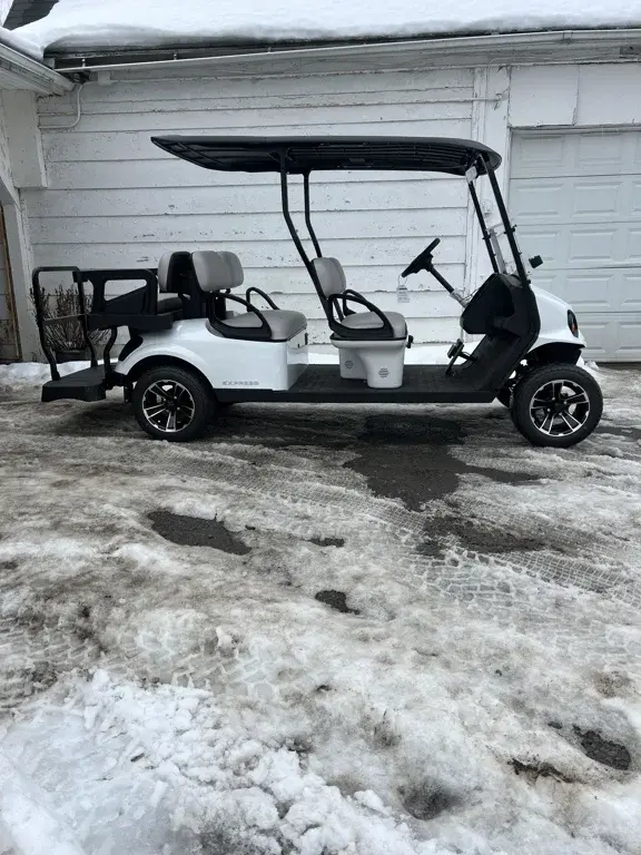 2026 E-Z-GO Express photo 1