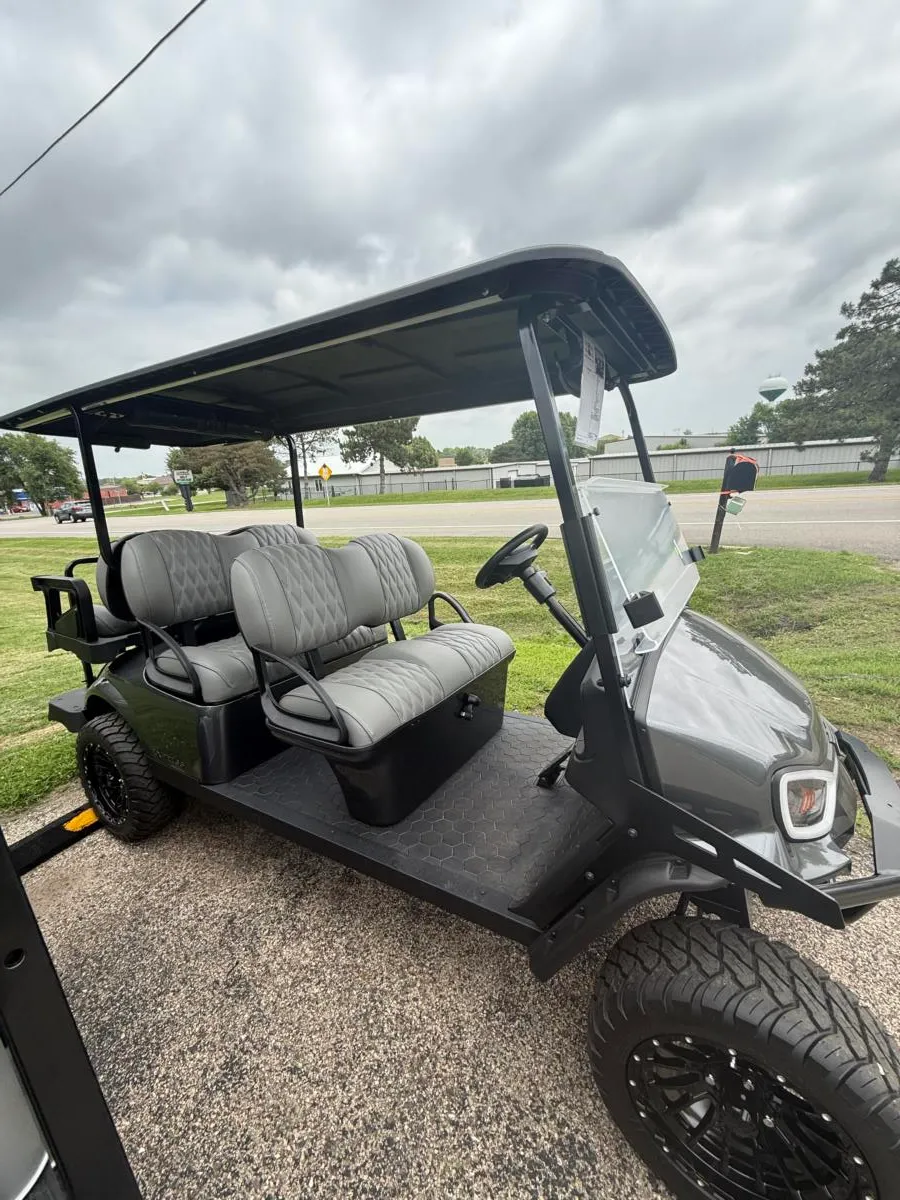 2026 E-Z-GO Express Summit XT Package thumb 3