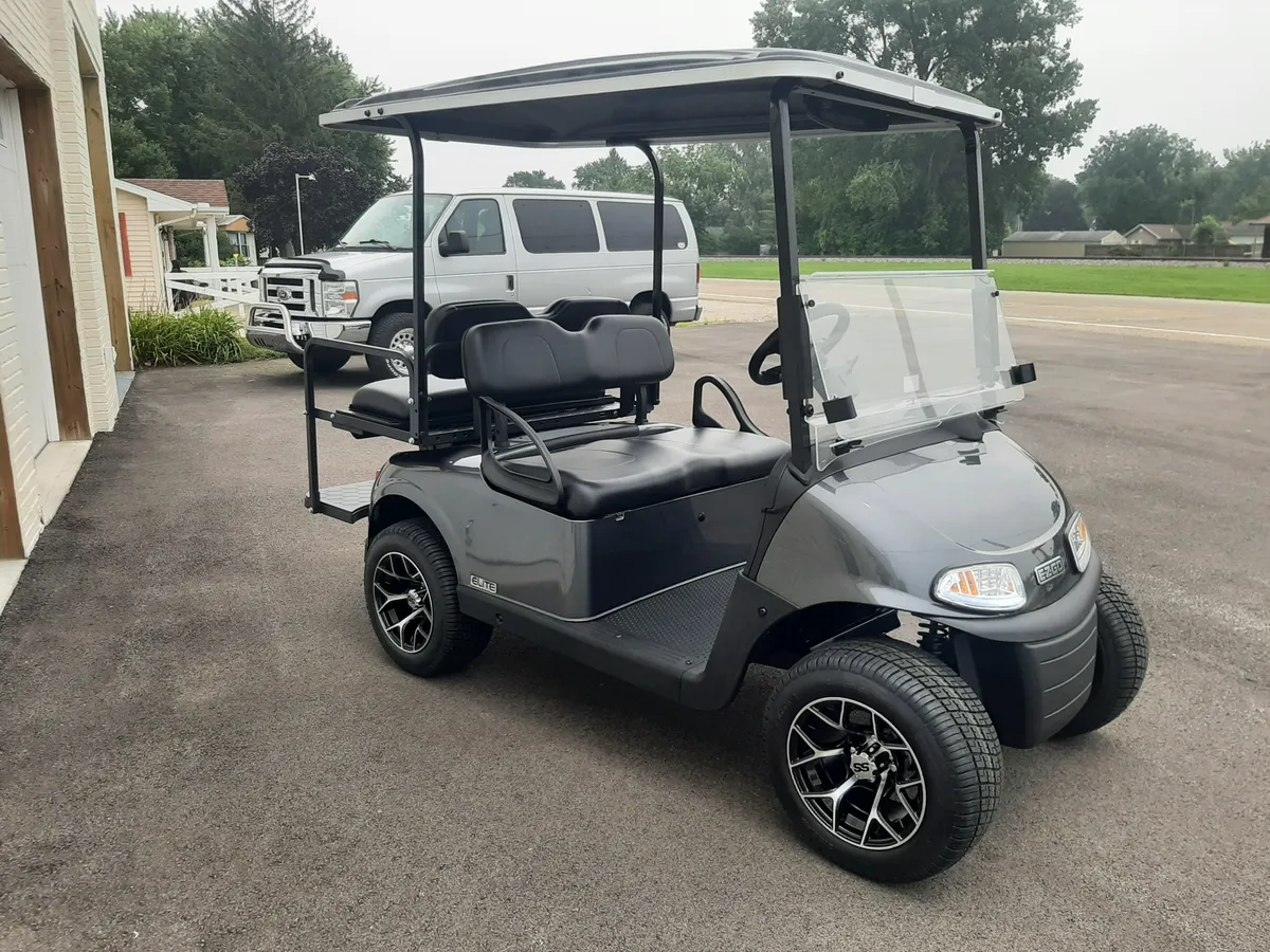 2026 E-Z-GO RXV ELiTE Lithium thumb 4