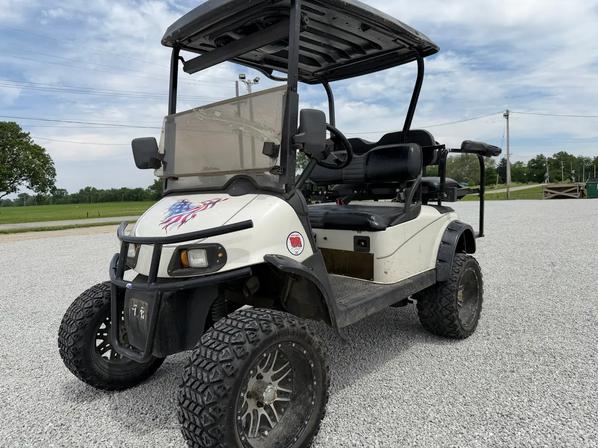 2010 E-Z-GO RXV photo 1