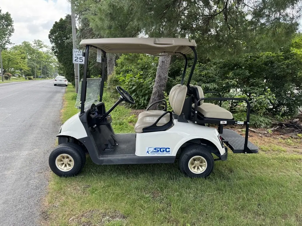 2019 E-Z-GO RXV thumb 4