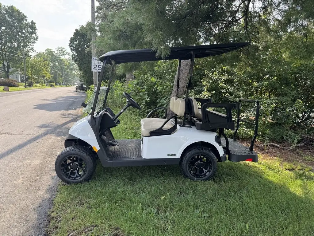 2026 E-Z-GO RXV thumb 3