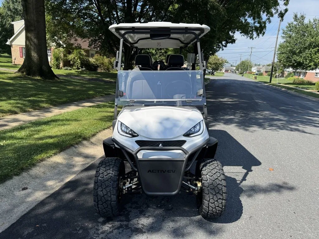 2026 Activev 4 Forward Lifted thumb 2