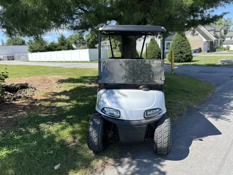 2022 E-Z-GO RXV ELiTE Lithium thumb 2
