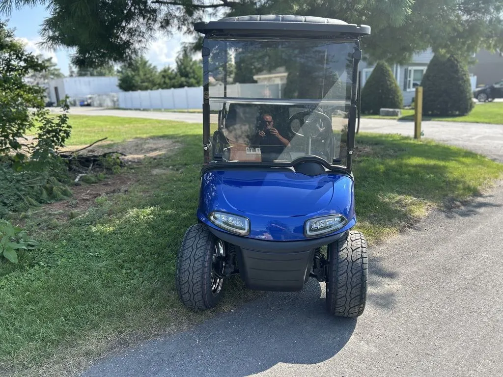 2022 E-Z-GO RXV ELiTE Lithium thumb 2
