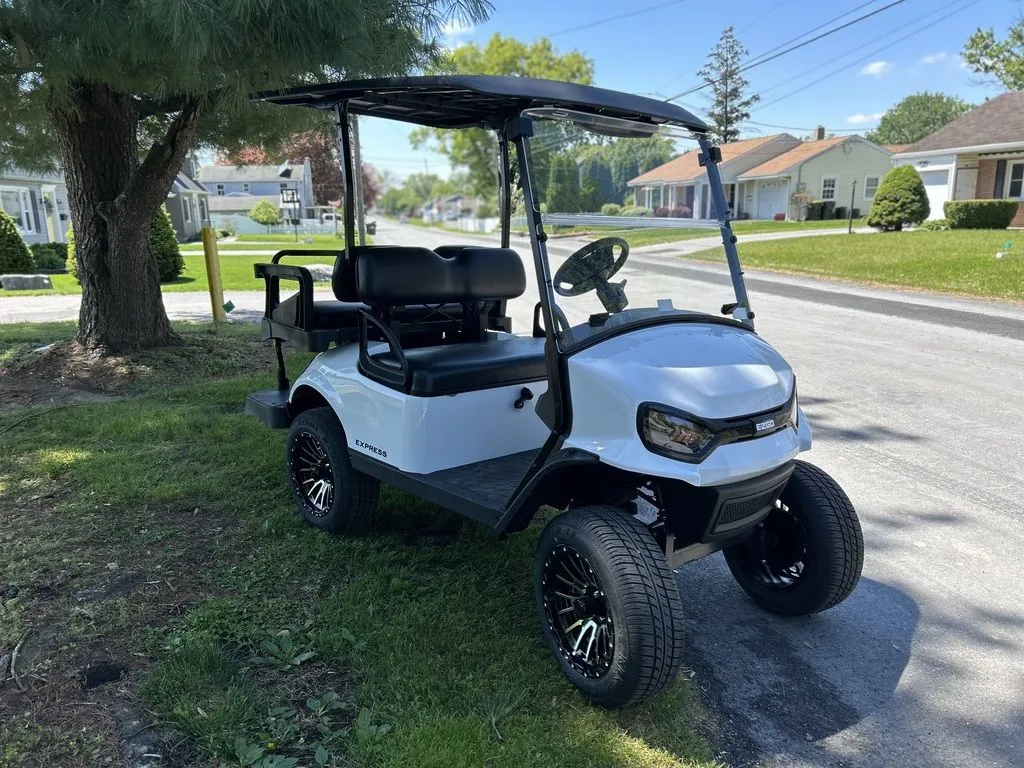 2026 E-Z-GO Express thumb 3