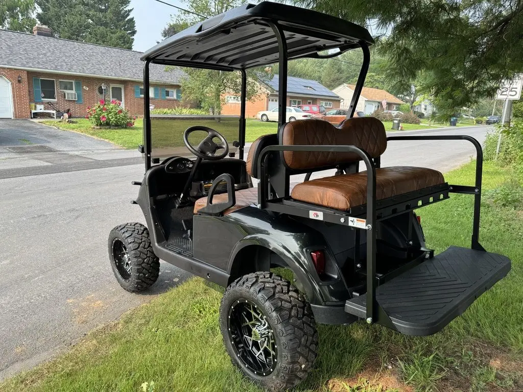 2021 E-Z-GO RXV thumb 4