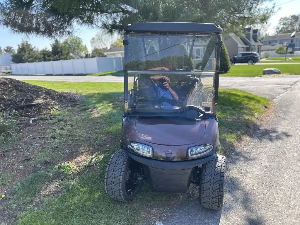 2022 E-Z-GO RXV ELiTE Lithium thumb 2