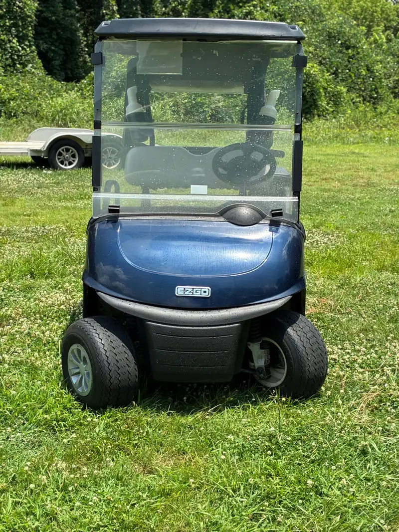 2023 E-Z-GO RXV thumb 4