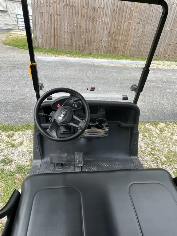 2020 E-Z-GO RXV ELiTE Lithium thumb 3