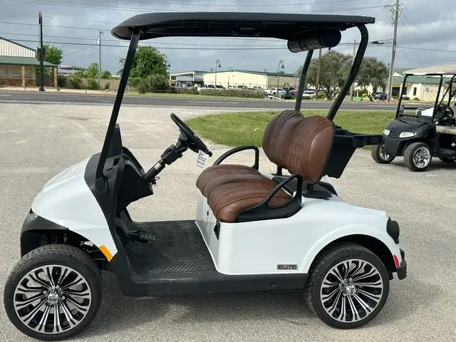 2026 E-Z-GO RXV ELiTE Lithium thumb 2
