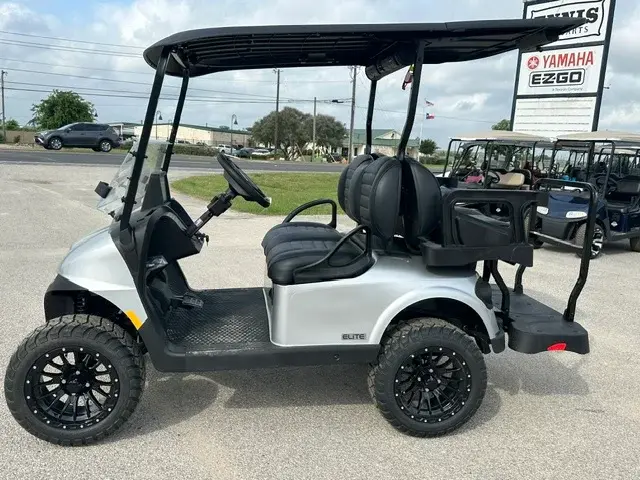 2026 E-Z-GO RXV ELiTE Lithium thumb 2