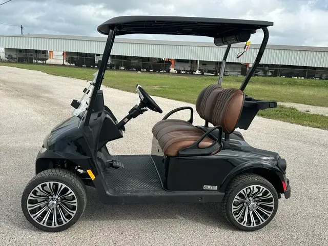 2026 E-Z-GO RXV ELiTE Lithium thumb 2