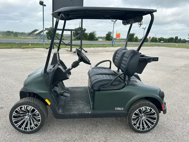 2026 E-Z-GO RXV ELiTE Lithium thumb 2