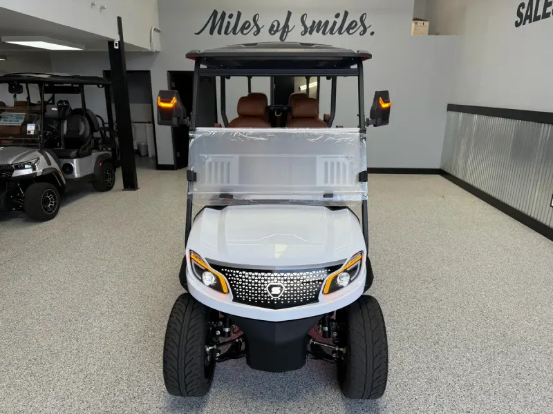 2026 Solana EV XA 4P