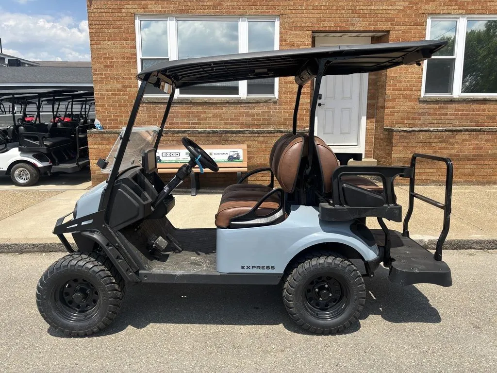 2026 E-Z-GO Express thumb 3