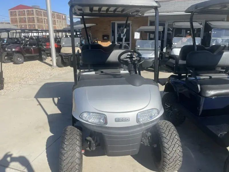 2020 E-Z-GO RXV thumb 4