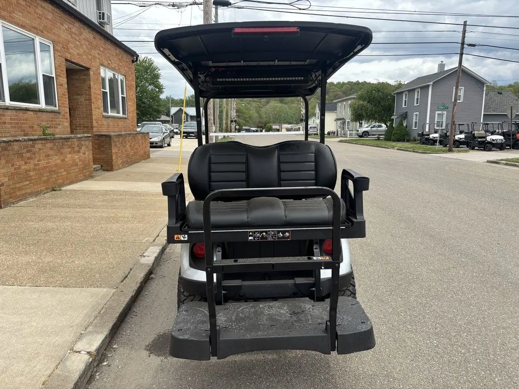 2026 E-Z-GO Express thumb 2
