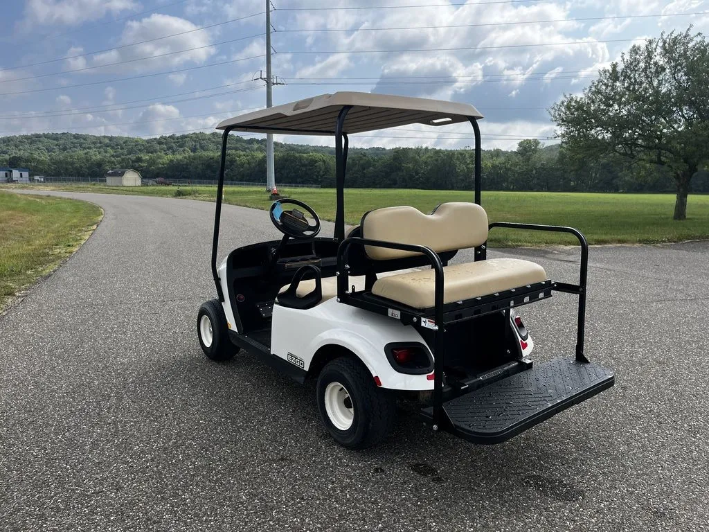 2017 E-Z-GO Freedom thumb 2