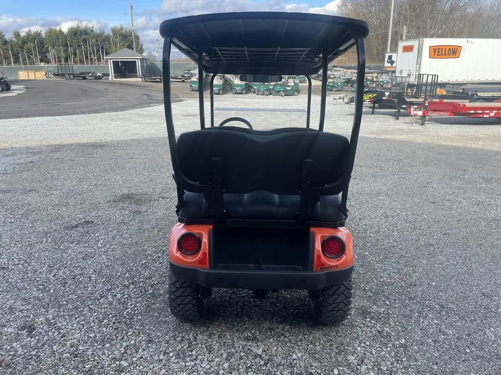 2025 E-Z-GO Liberty ELiTE Lithium thumb 3