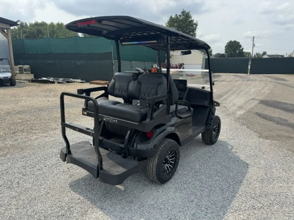 2026 E-Z-GO Express thumb 4