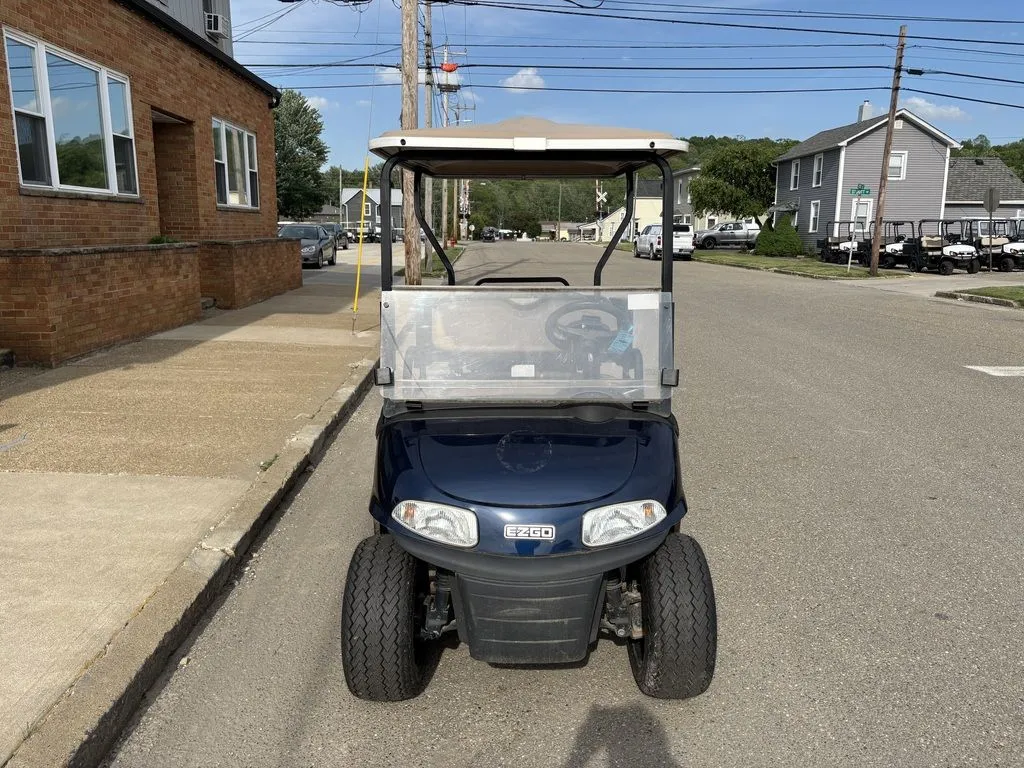 2022 E-Z-GO RXV ELiTE Lithium thumb 2
