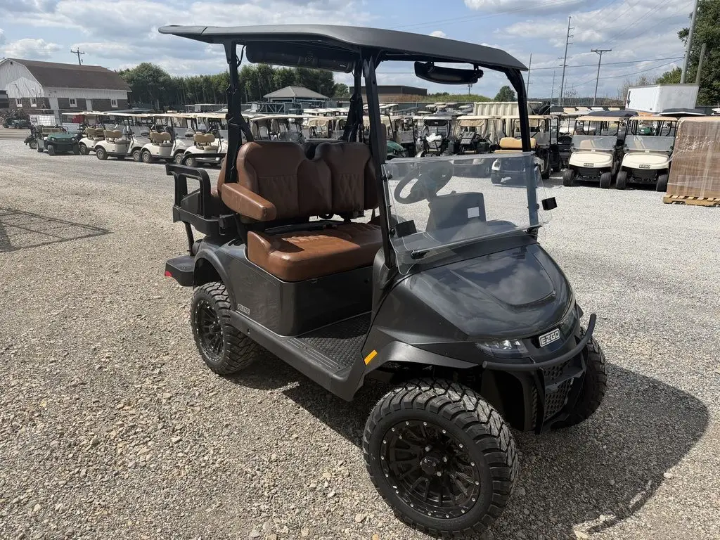 2026 E-Z-GO RXV ELiTE Lithium thumb 2