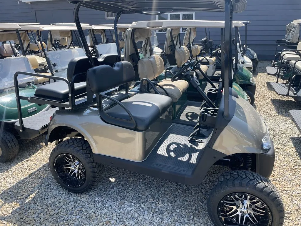 2020 E-Z-GO RXV ELiTE Lithium thumb 3