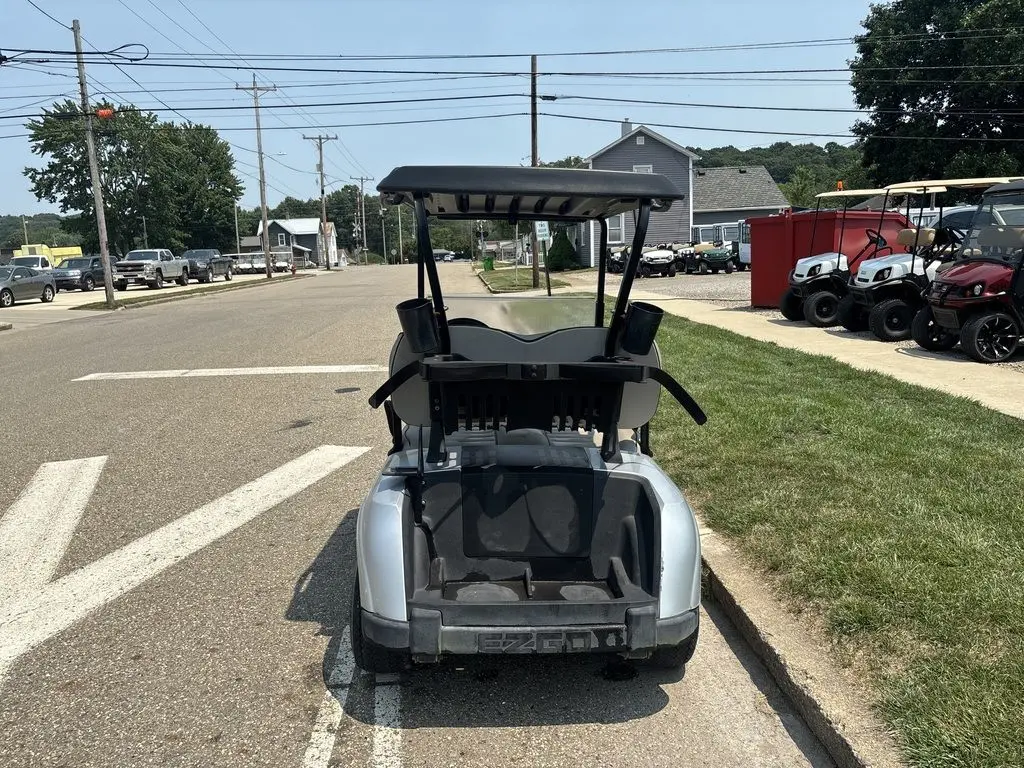 2019 E-Z-GO RXV thumb 3