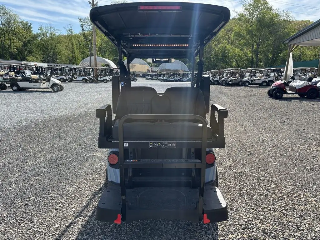 2026 E-Z-GO RXV ELiTE Lithium thumb 4