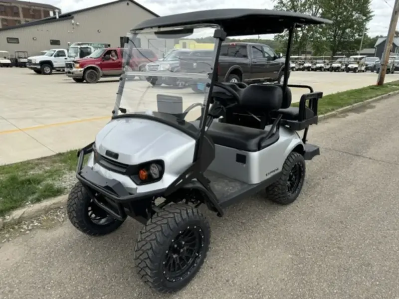 2026 E-Z-GO Express thumb 1