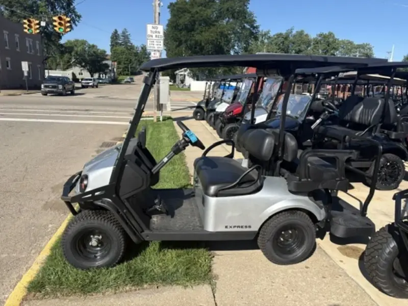 2026 E-Z-GO Express thumb 2