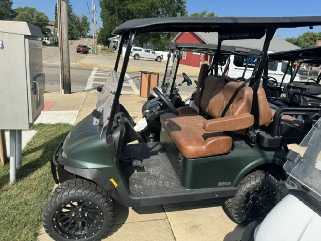 2026 E-Z-GO RXV ELiTE Lithium thumb 2
