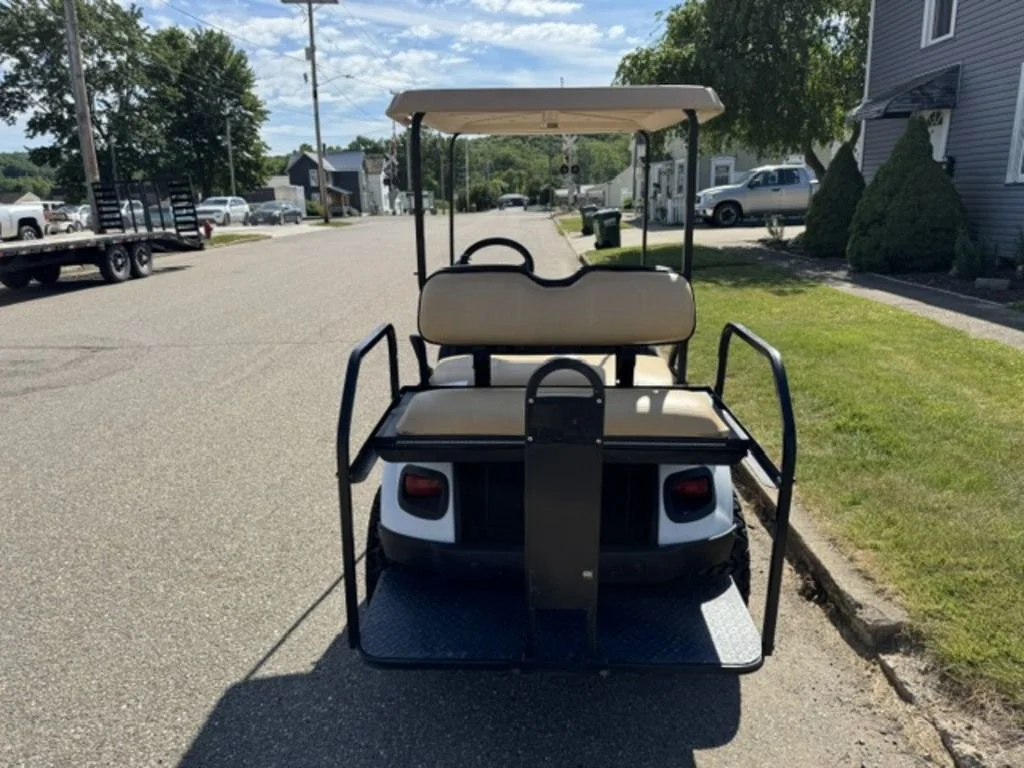 2018 E-Z-GO Express thumb 3