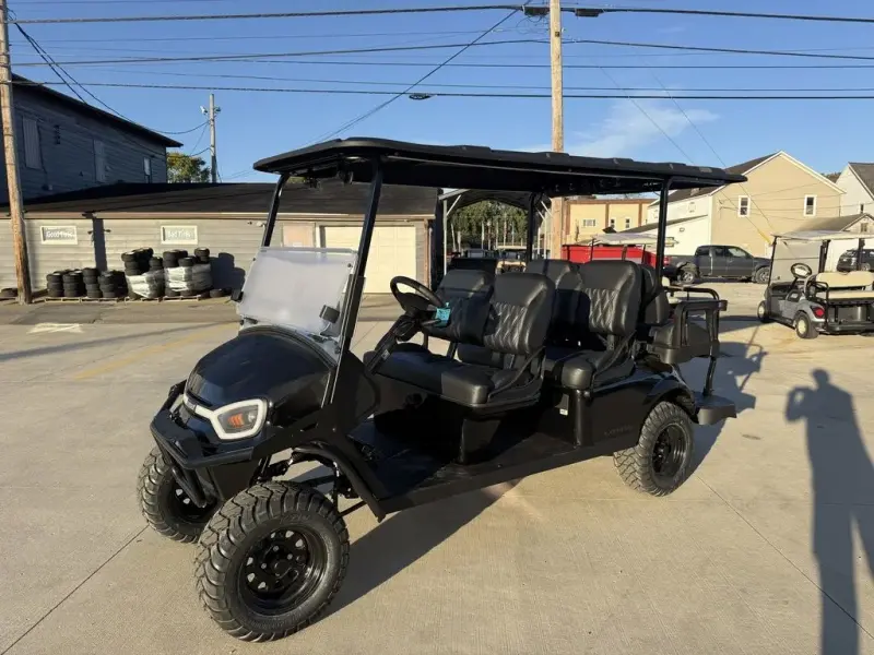 2027 E-Z-GO Express photo 1
