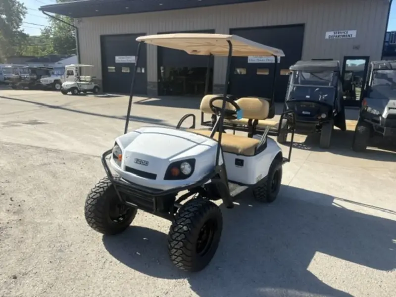 2018 E-Z-GO Express thumb 1