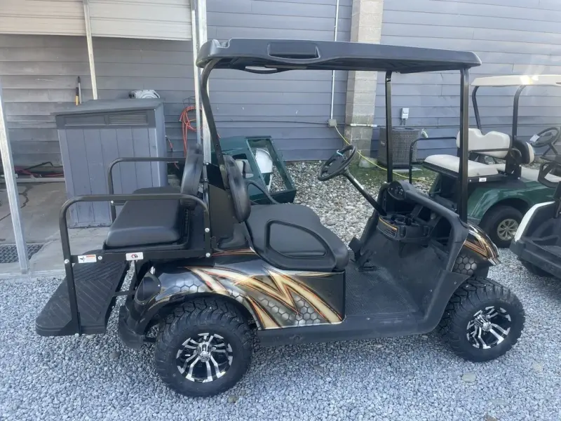 2021 E-Z-GO RXV thumb 3