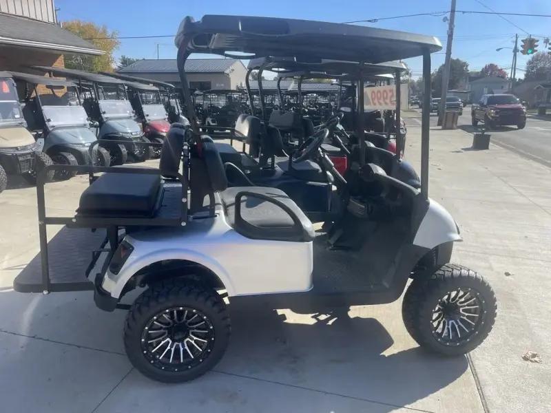 2020 E-Z-GO RXV thumb 3
