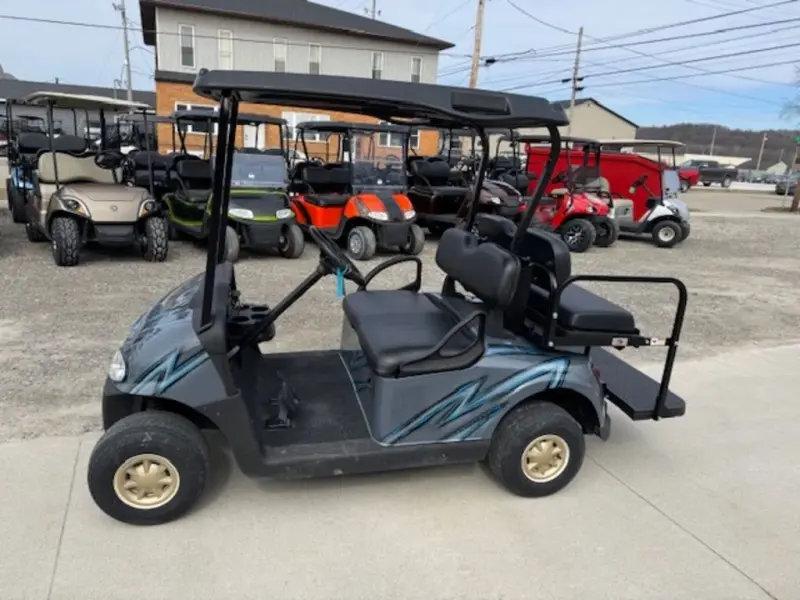 2018 E-Z-GO RXV thumb 1