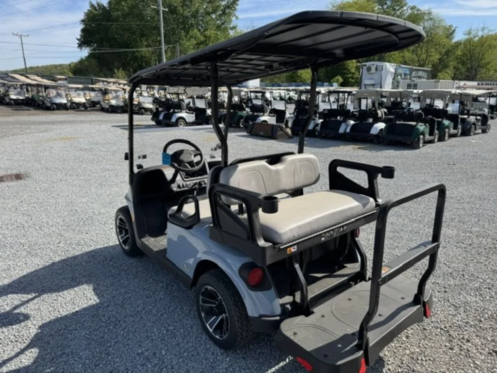 2026 E-Z-GO RXV ELiTE Lithium thumb 2