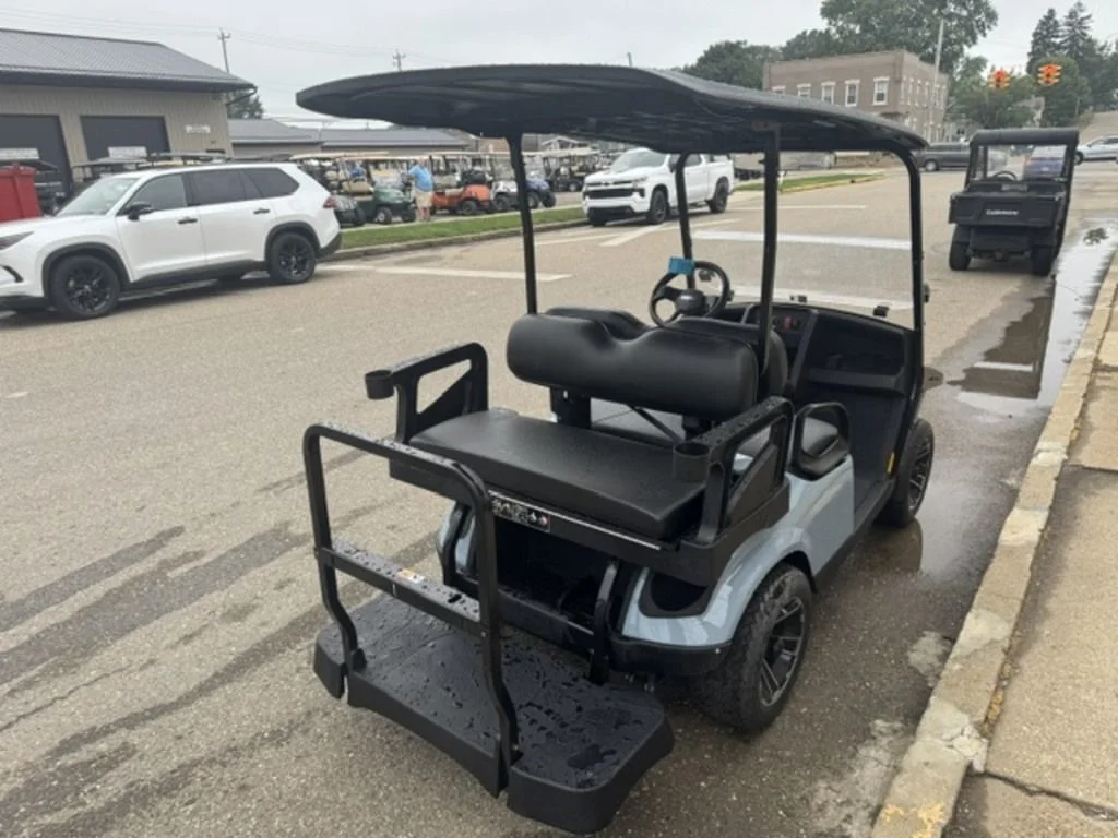 2025 E-Z-GO Express thumb 4