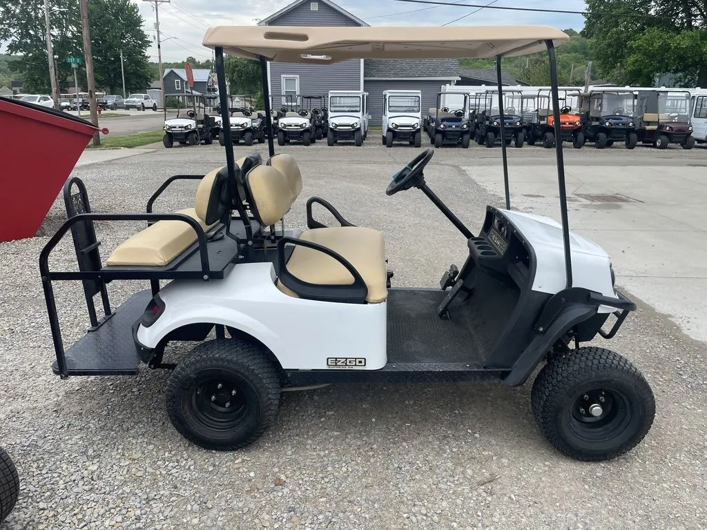 2018 E-Z-GO Express thumb 3