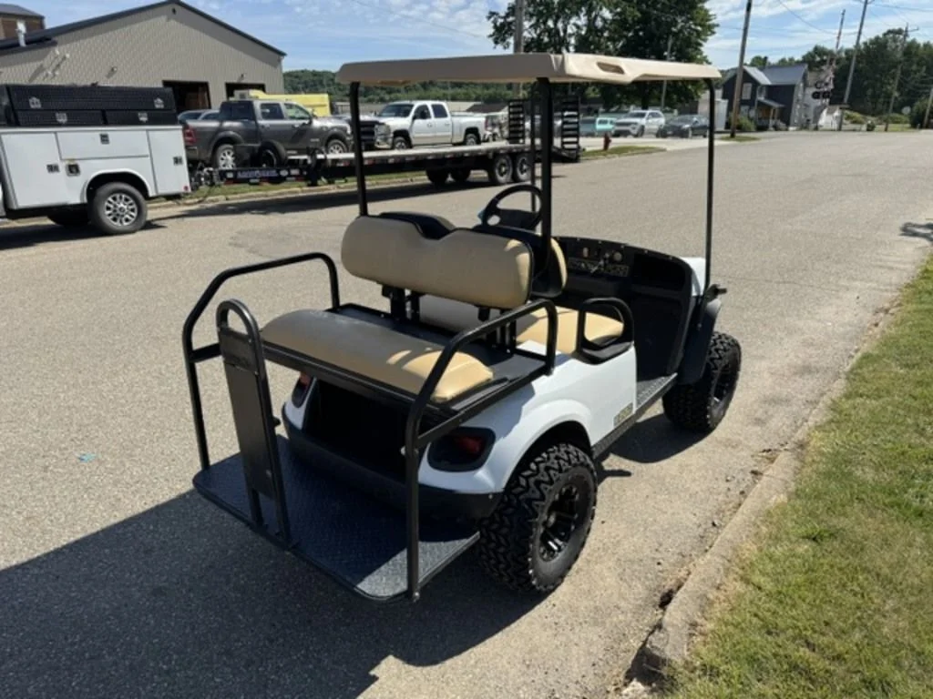 2018 E-Z-GO Express thumb 4