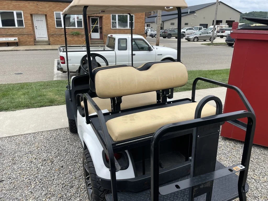 2018 E-Z-GO Express thumb 2