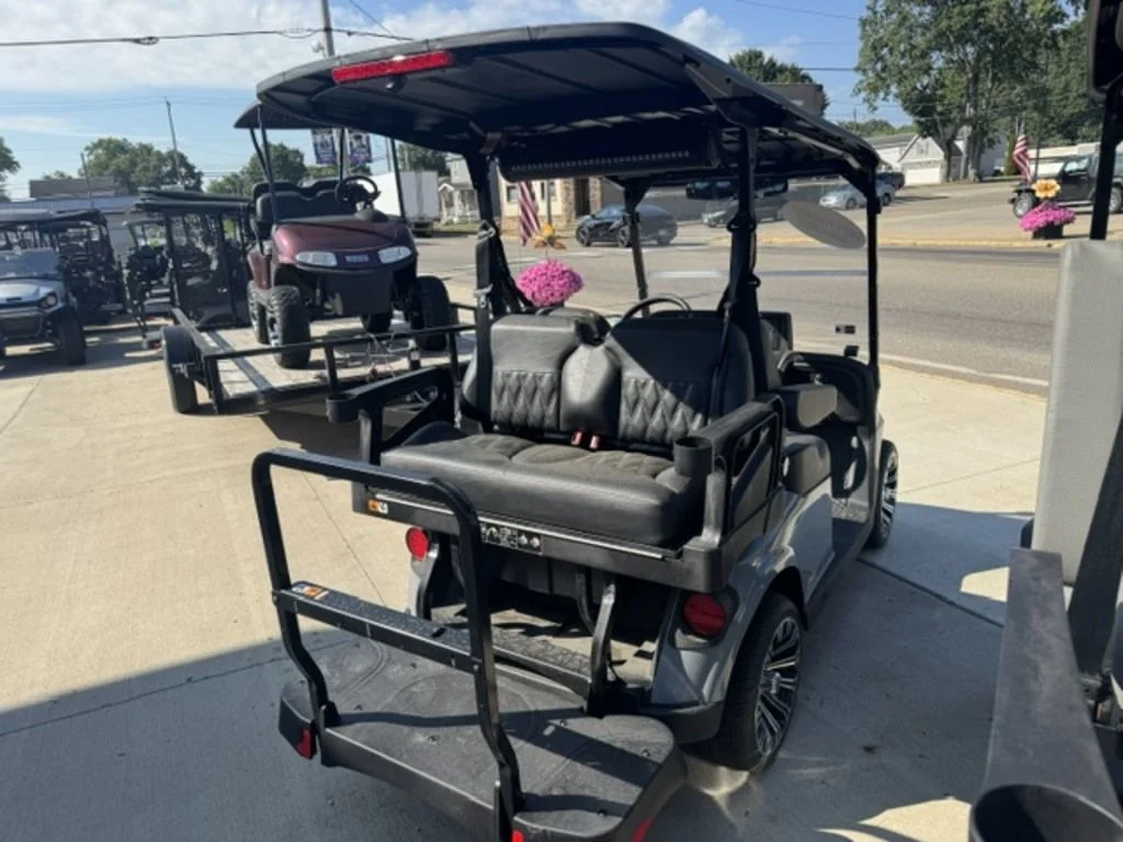 2026 E-Z-GO RXV ELiTE Lithium thumb 4