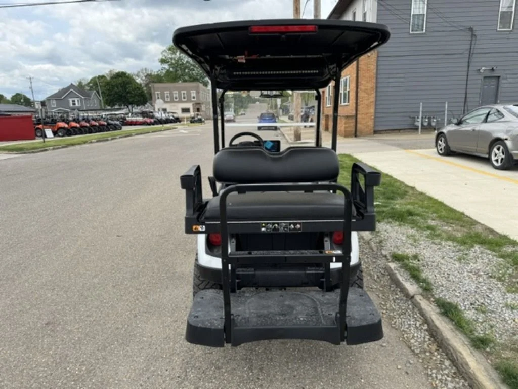 2026 E-Z-GO Express thumb 3
