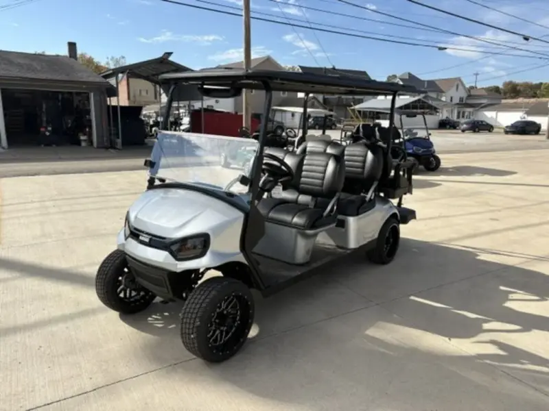 2027 E-Z-GO Express photo 1
