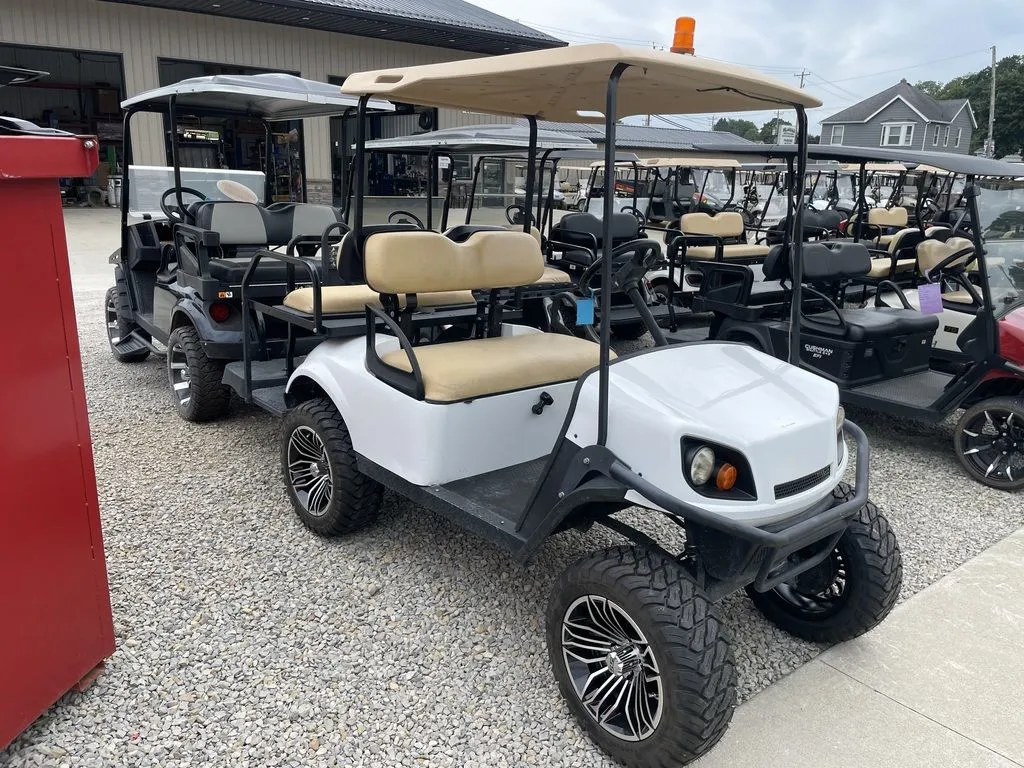 2018 E-Z-GO Express thumb 3