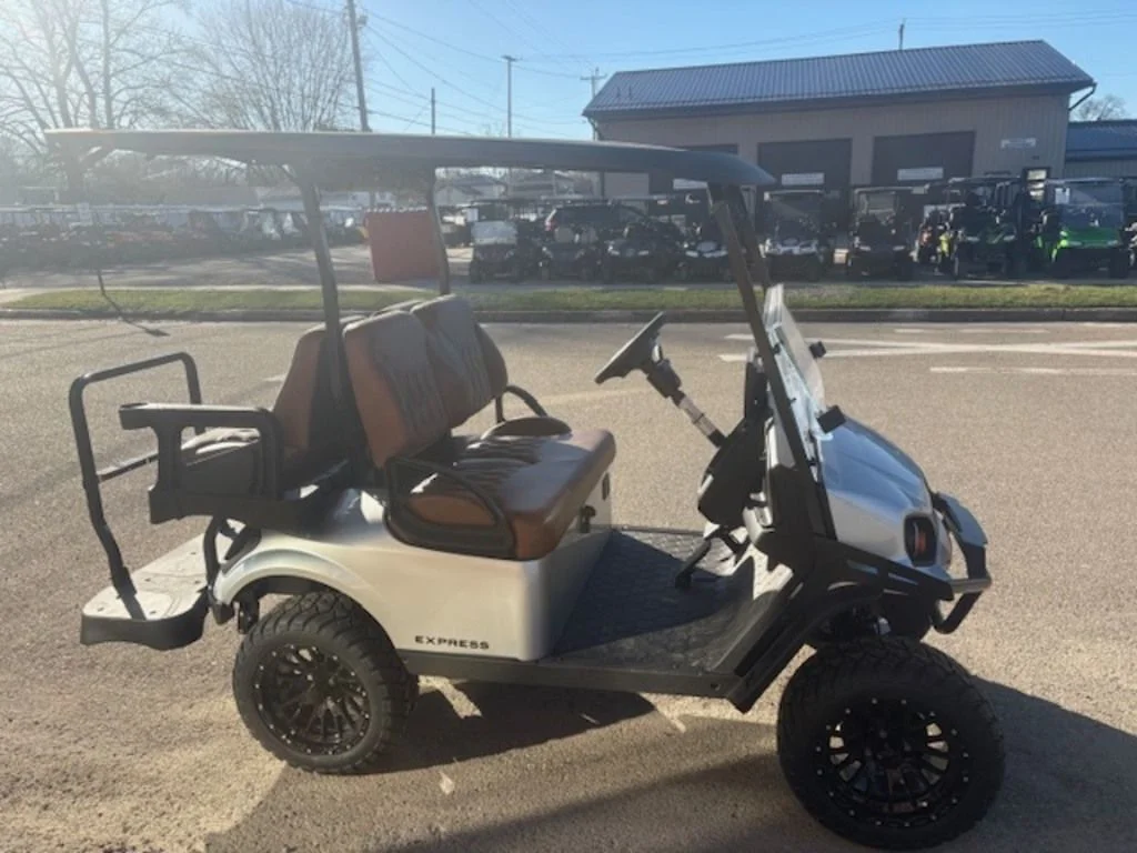 2026 E-Z-GO Express thumb 2